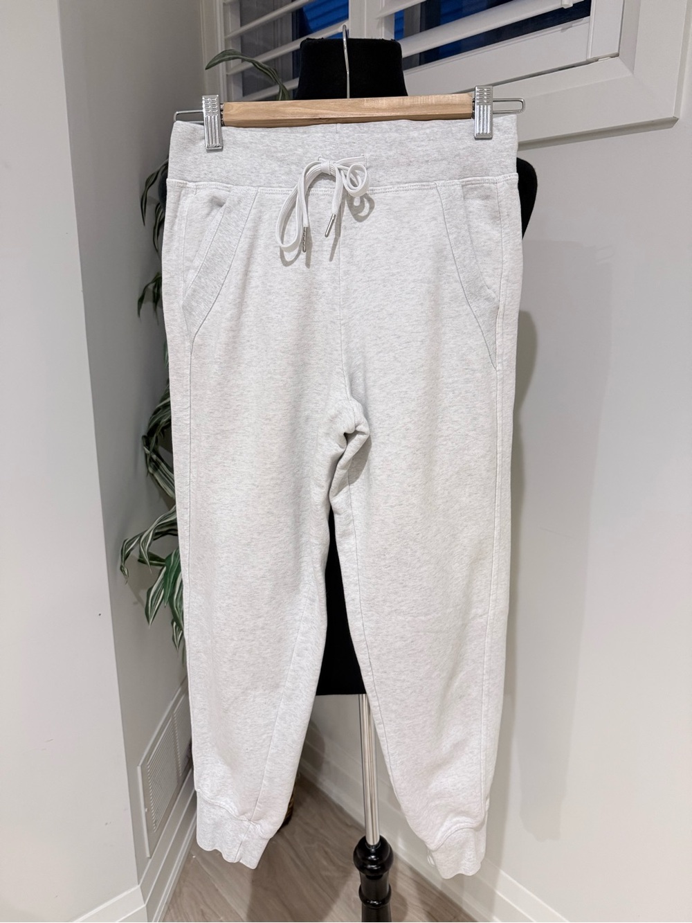 Lole Women’s Light Gray Drawstring Joggers
